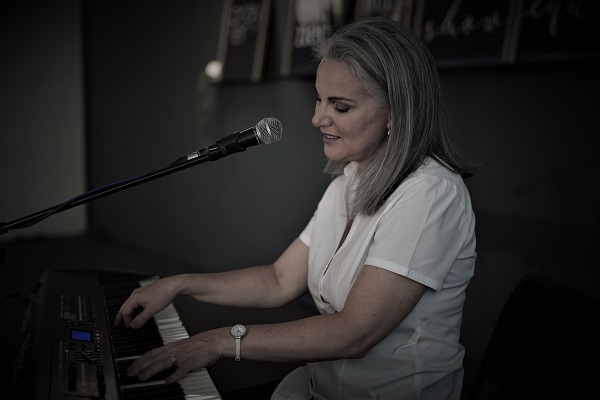 Karah Music worshipping